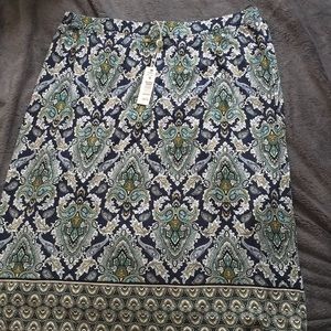 NWT MAX STUDIO knee length patterned skirt